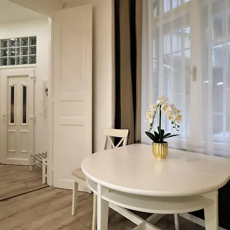 Roxy 4-b Apartment