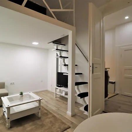 Roxy 4-b Apartment *